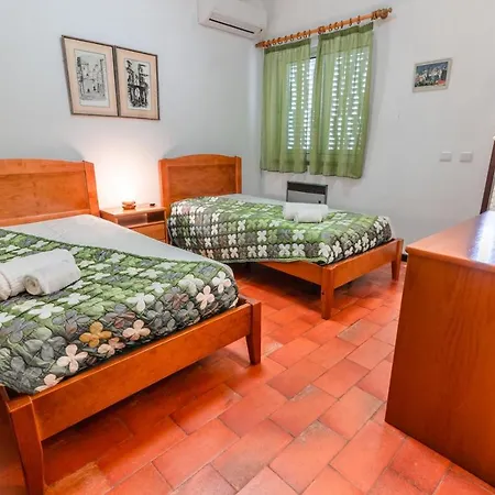 Vila 300m From - By Algarkasa *