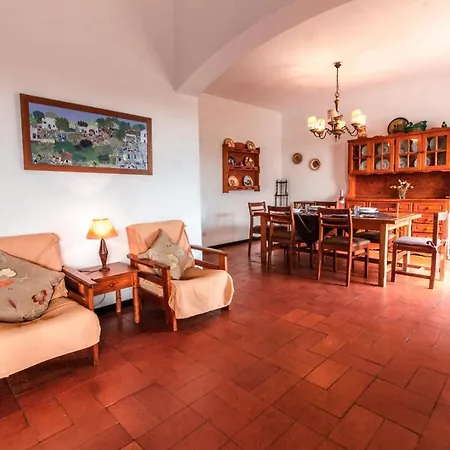 Villa 300m From - By Algarkasa